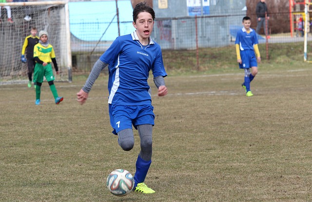 更归功于他 更归功于他